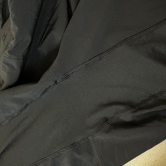 Lululemon T.H.E Linerless Short 9"  - Men's Size XL - Black - Picture 8 of 8